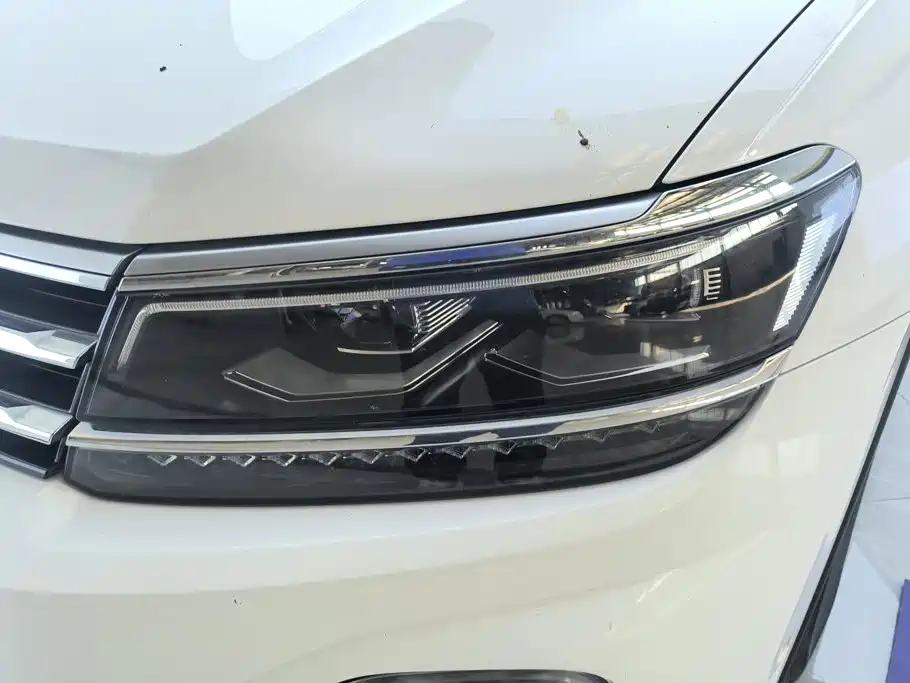 Volkswagen Tiguan L PHEV — миниатюра 5