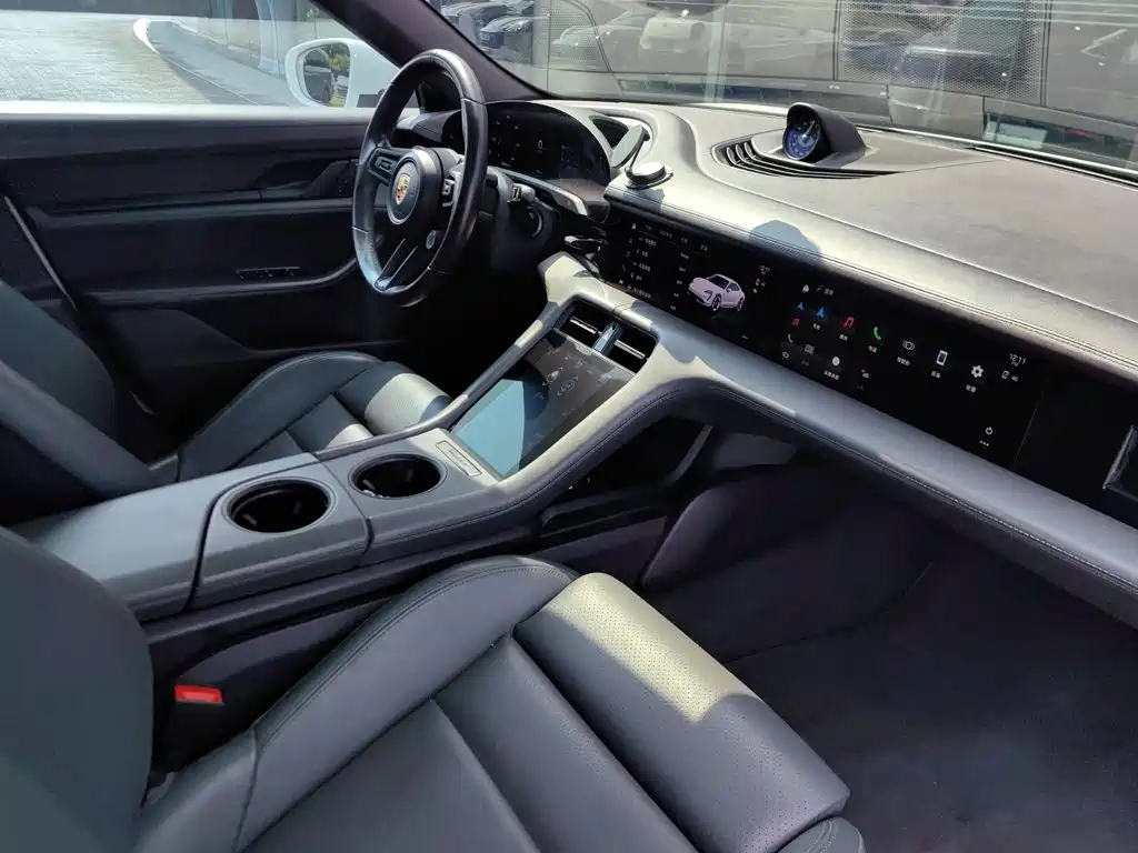 Porsche Taycan — миниатюра 11