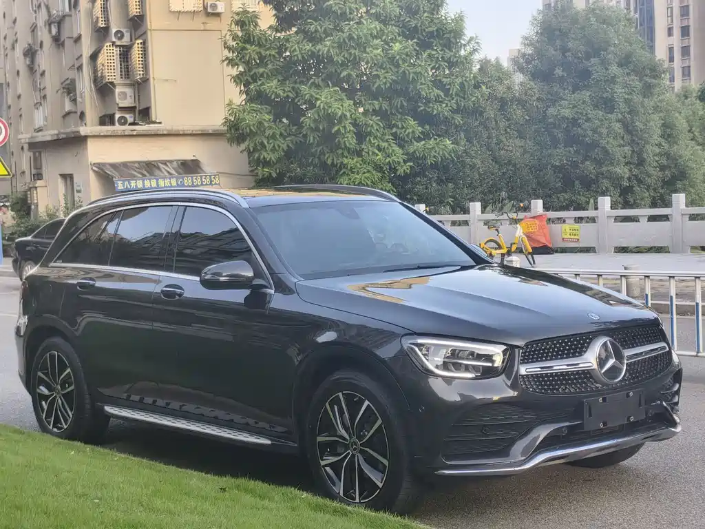MERCEDES-BENZ GLC