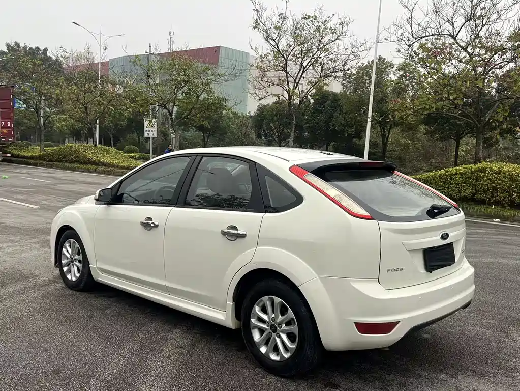 Ford Focus 2012 1.8L AT