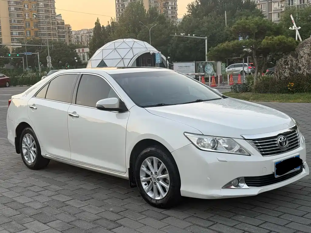 Toyota Camry — миниатюра 3