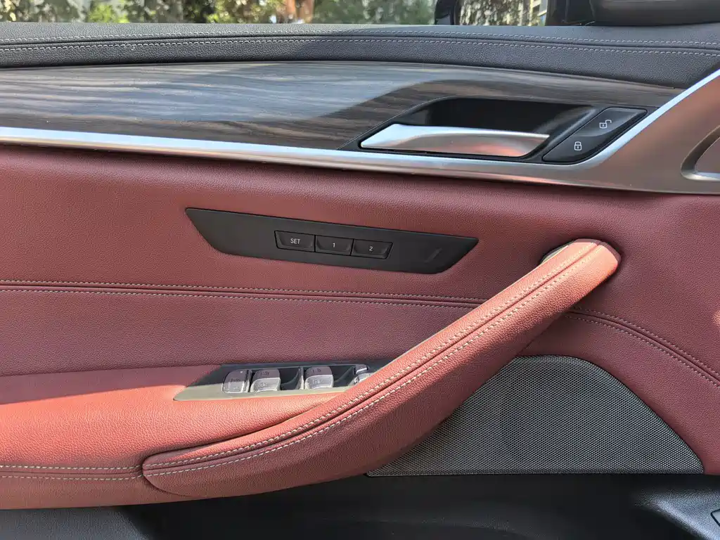 BMW 5 Series — миниатюра 5