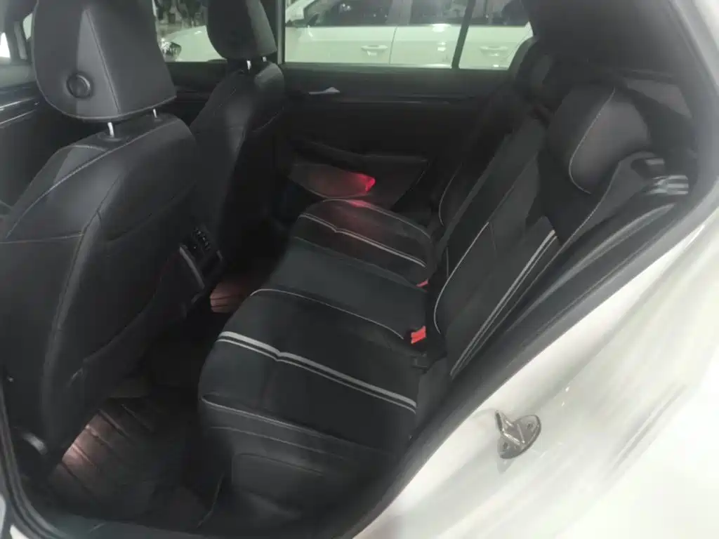 Volkswagen Golf — миниатюра 17