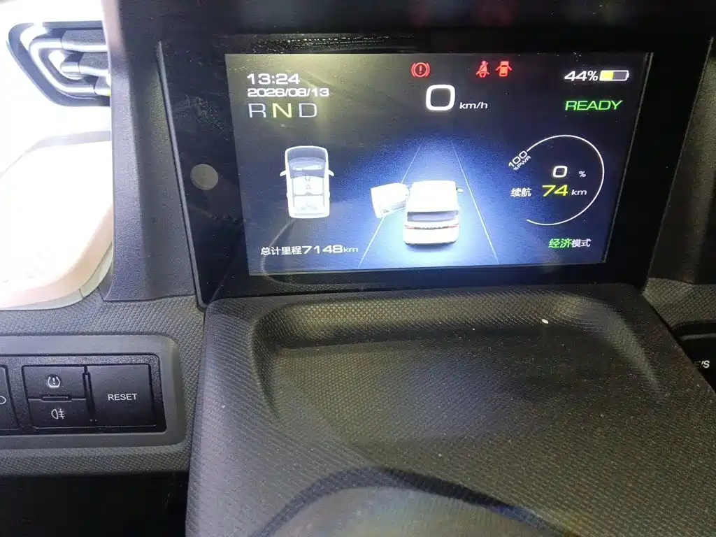 Wuling MINIEV — миниатюра 5