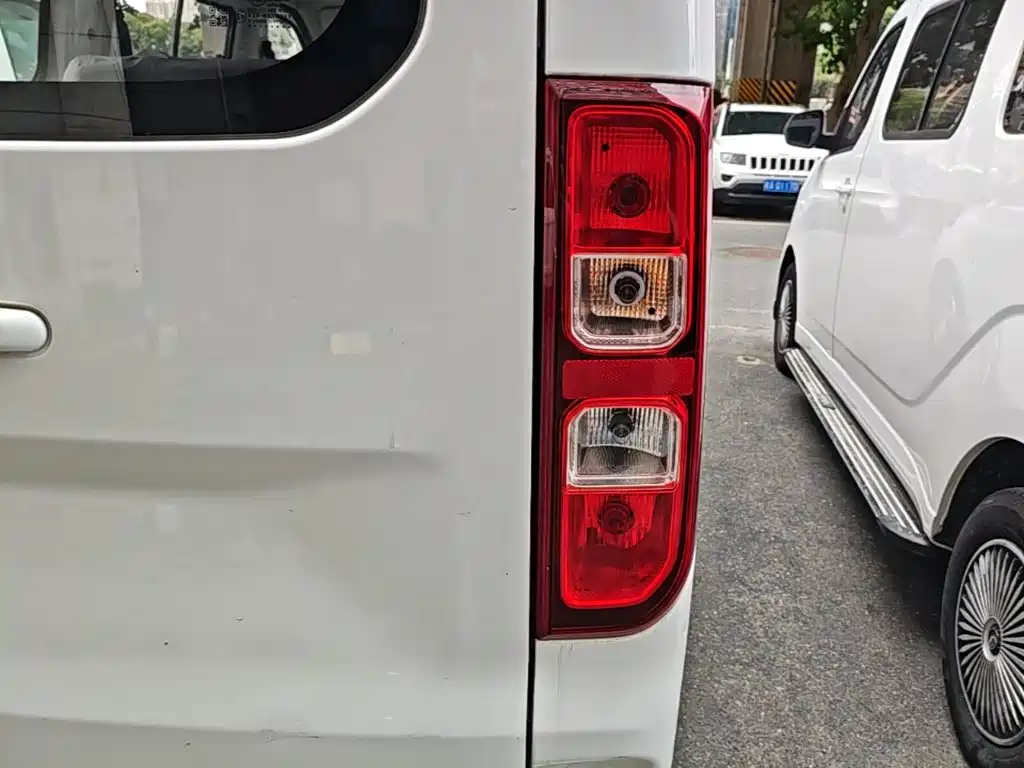 Wuling Yangguang — миниатюра 8