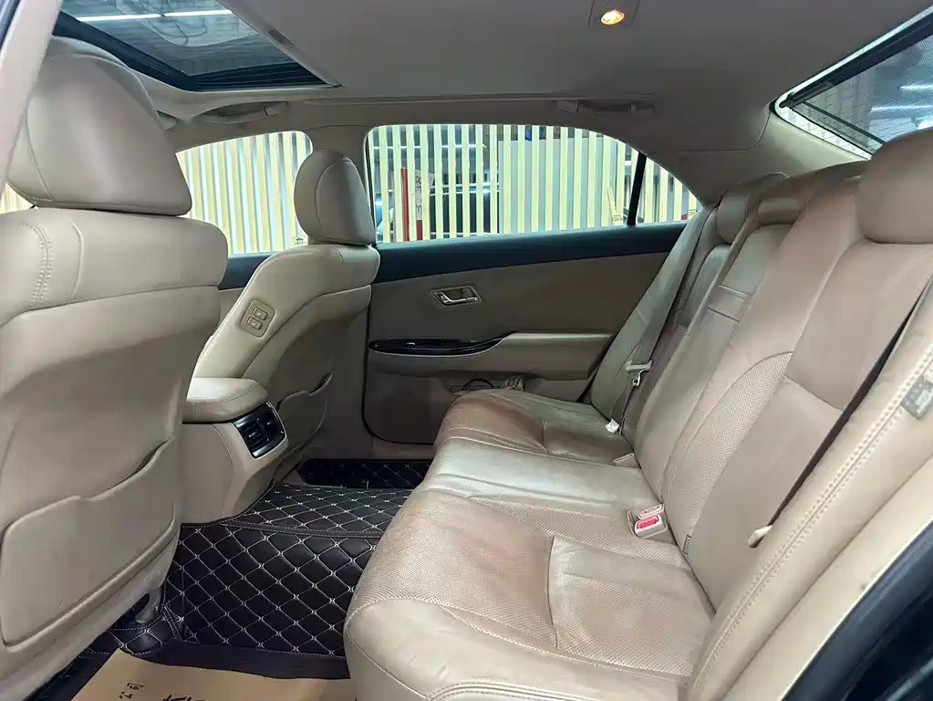 Toyota Crown — миниатюра 6