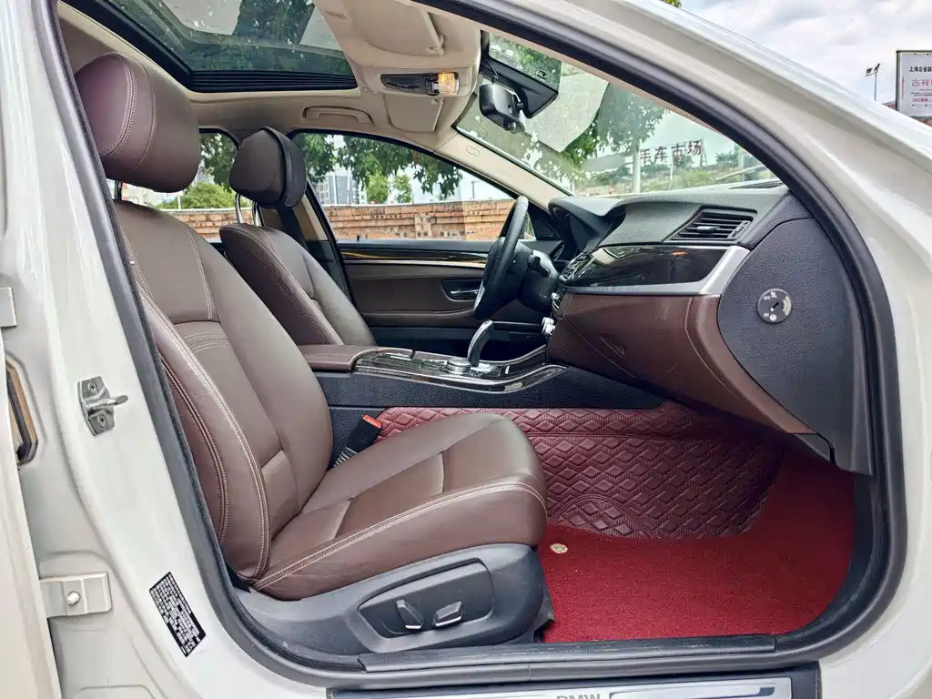 BMW 5 Series — миниатюра 8