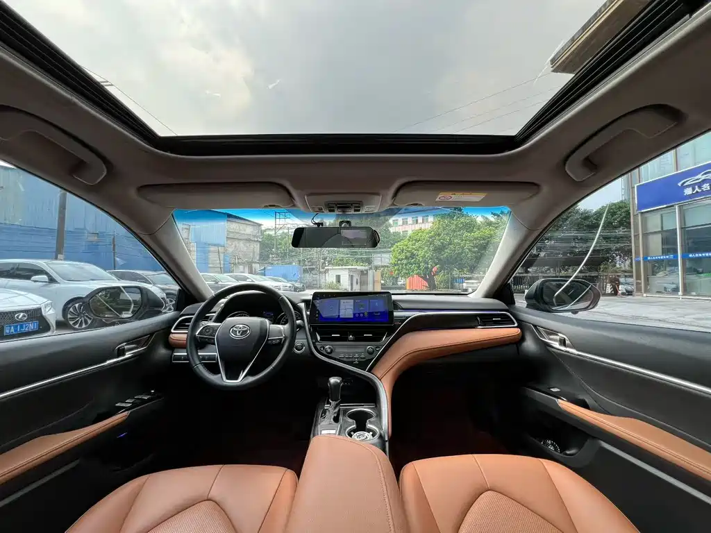 Toyota Camry — миниатюра 5