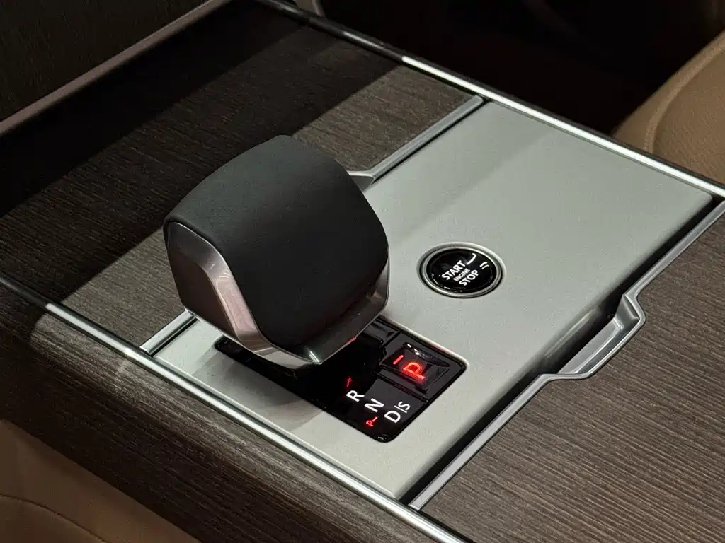 Land Rover Range Rover — миниатюра 5