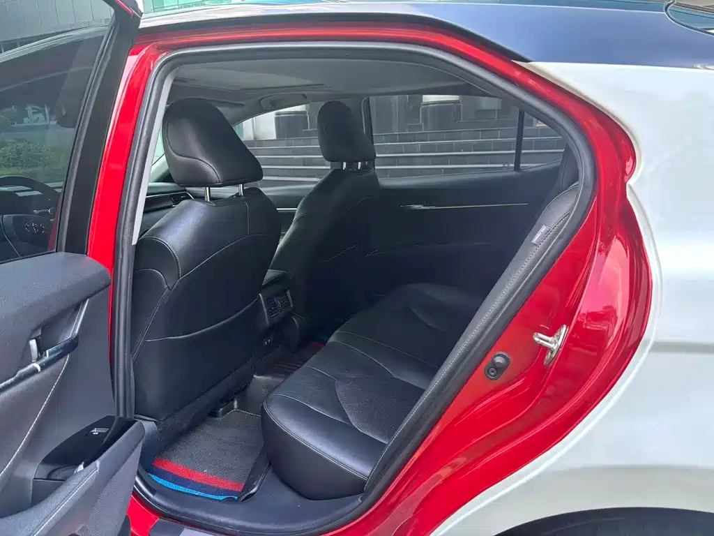 Toyota Camry — миниатюра 8