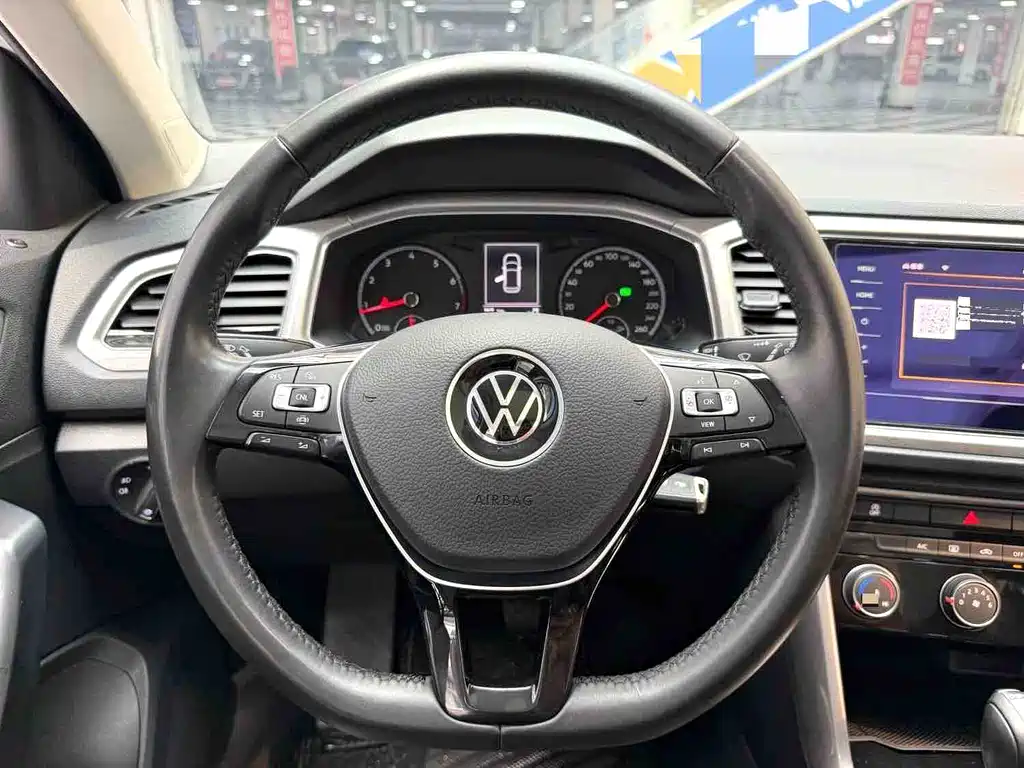 Volkswagen T-Roc — миниатюра 9