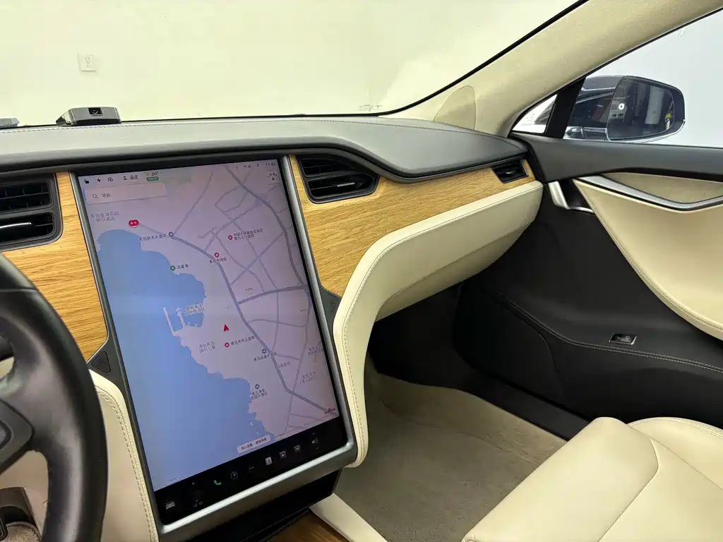 Tesla Model S — миниатюра 15