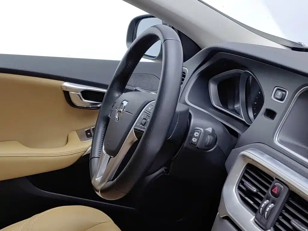 Volvo V40 — миниатюра 22