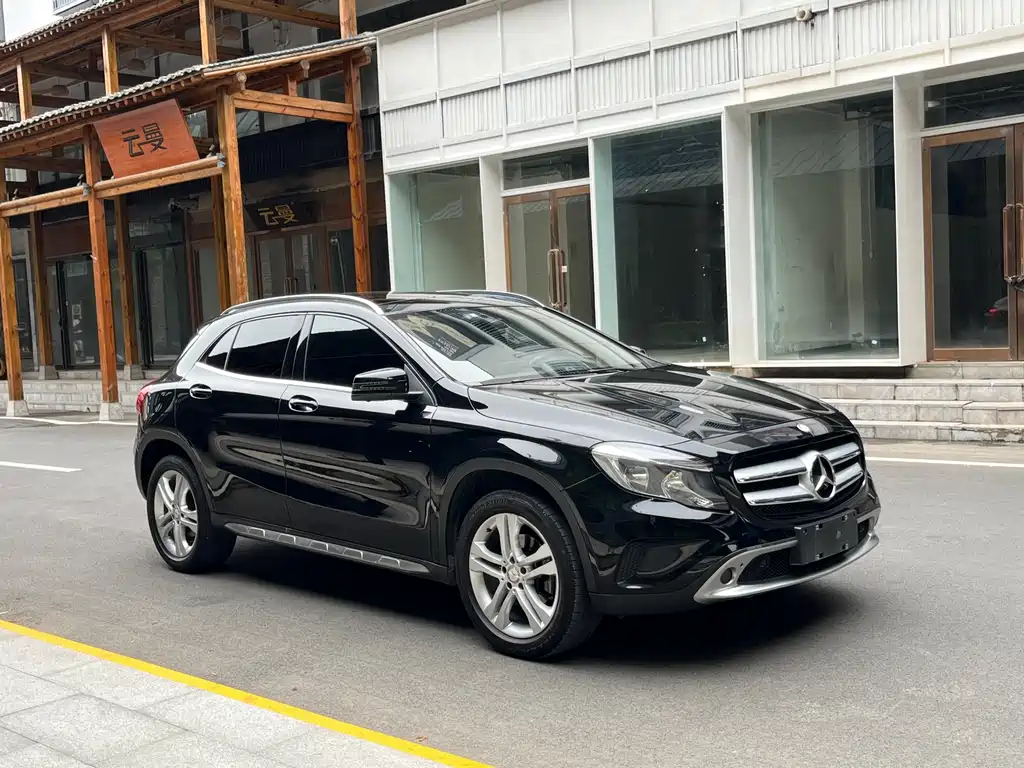 MERCEDES-BENZ  GLA