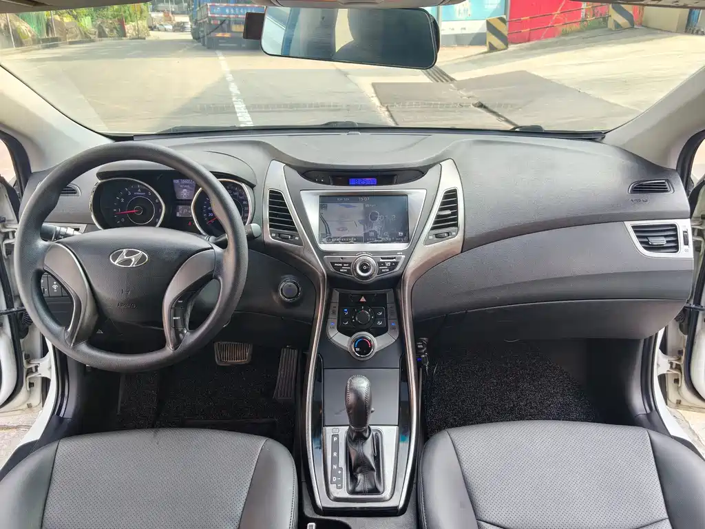 Hyundai Elantra Langdong — миниатюра 8