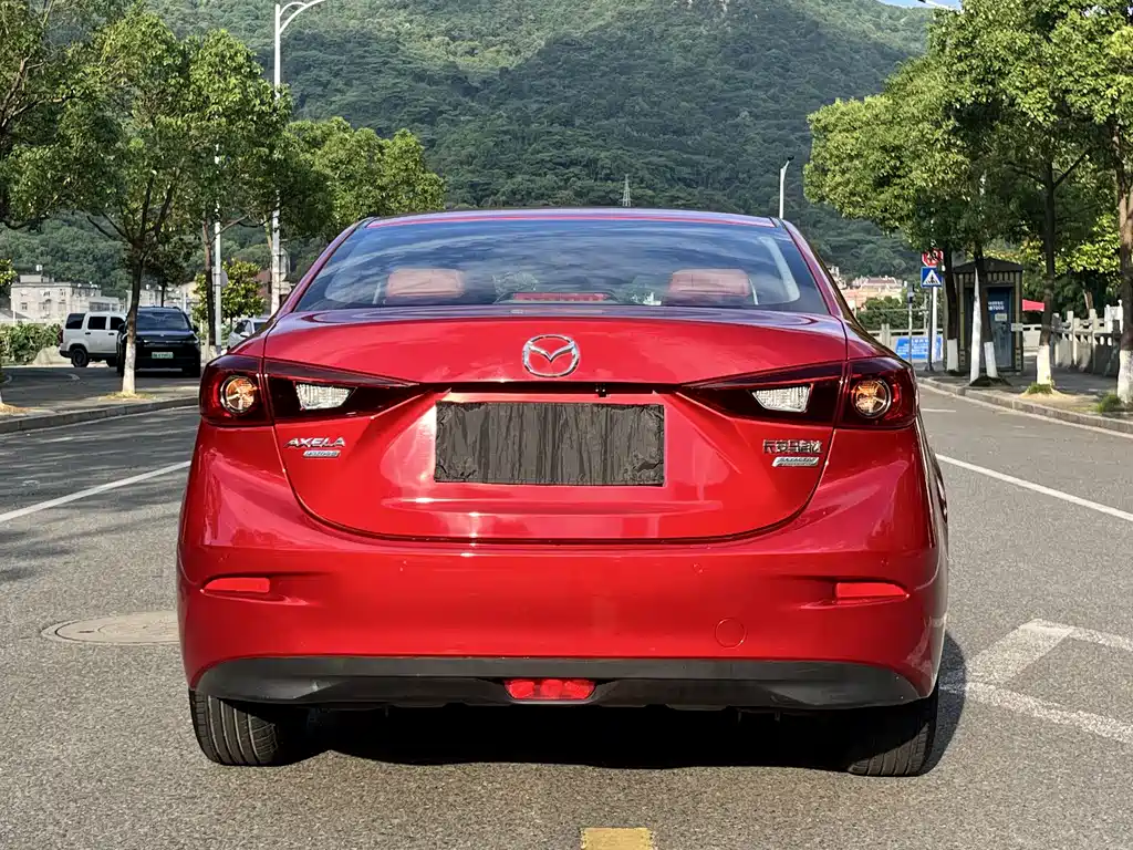 Mazda 3 Axela - фото 9