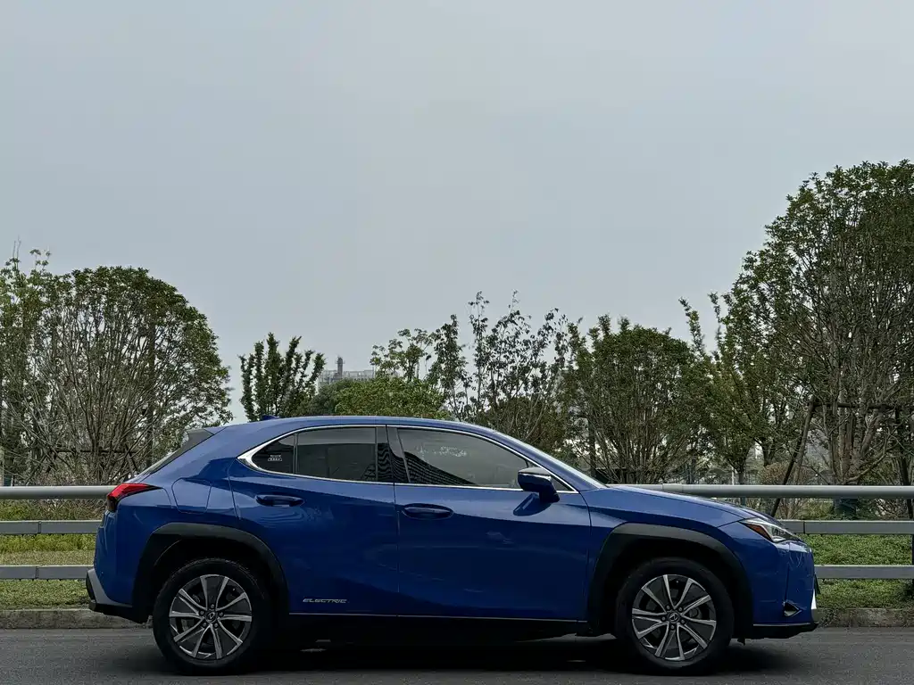 Lexus UX New Energy — миниатюра 8