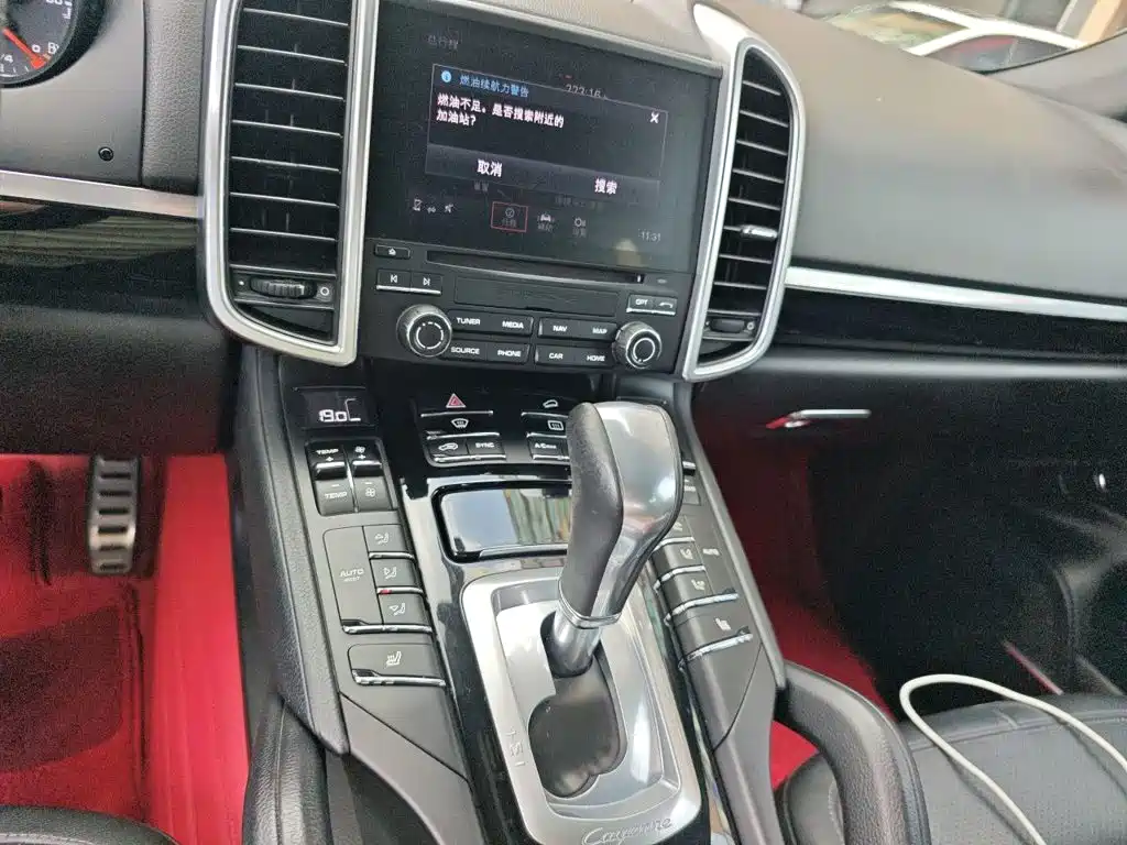 Porsche Cayenne — миниатюра 14