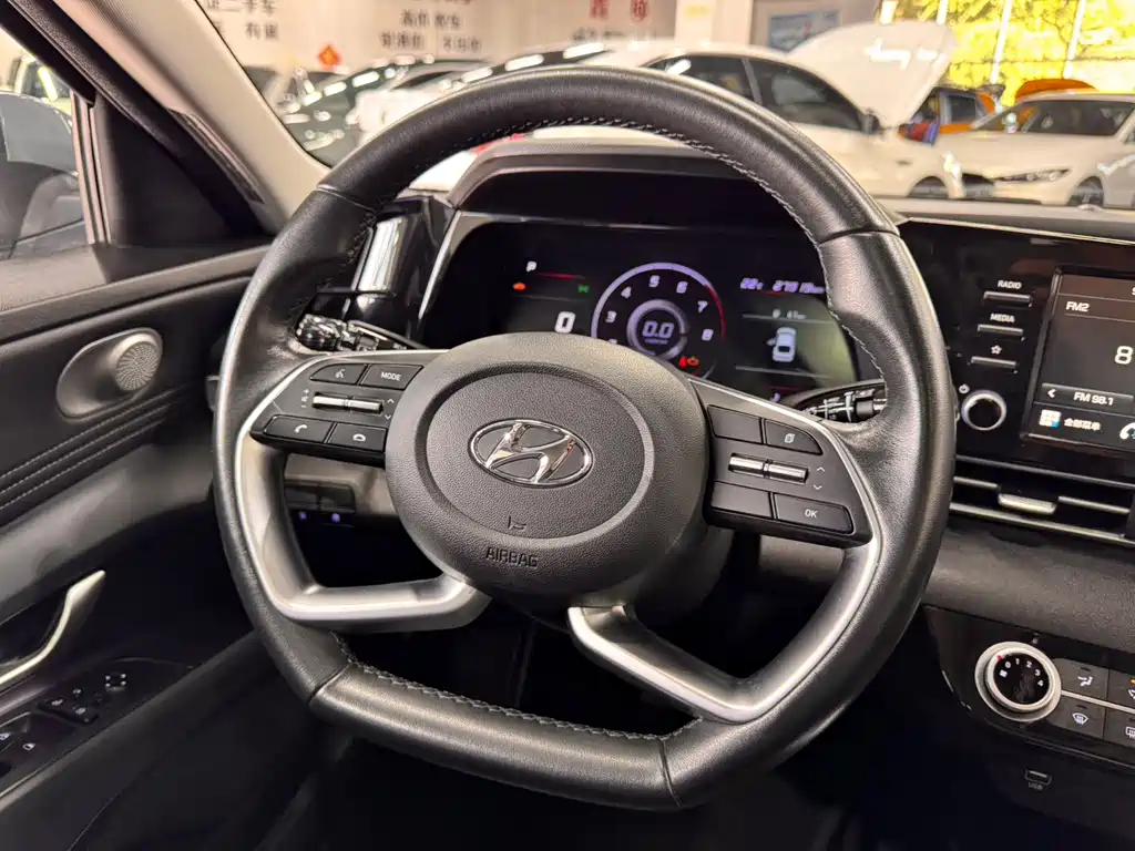 Hyundai Elantra — миниатюра 15