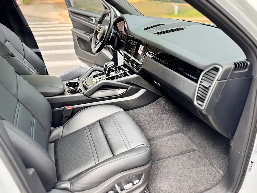 Porsche Cayenne — миниатюра 10