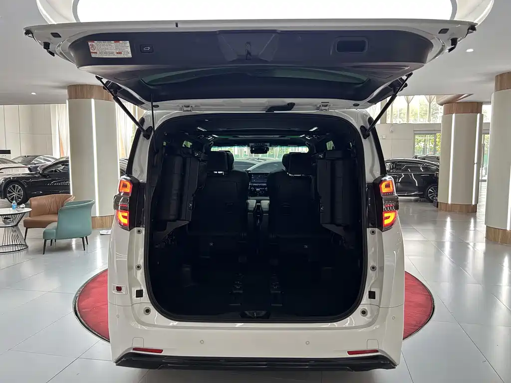 Toyota Vellfire — миниатюра 10