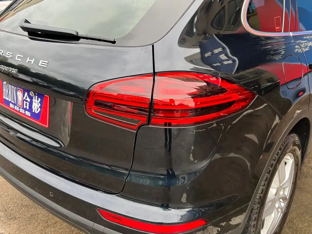 Porsche Cayenne — миниатюра 10