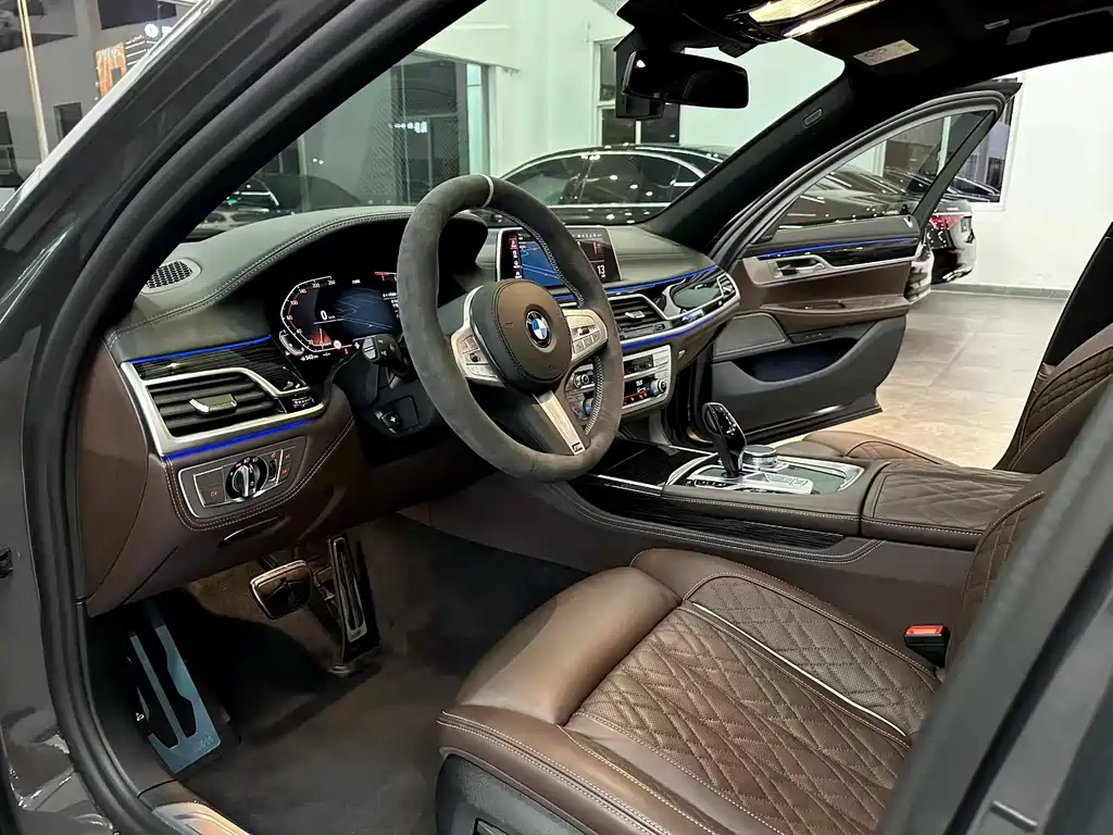 BMW 7 Series — миниатюра 7