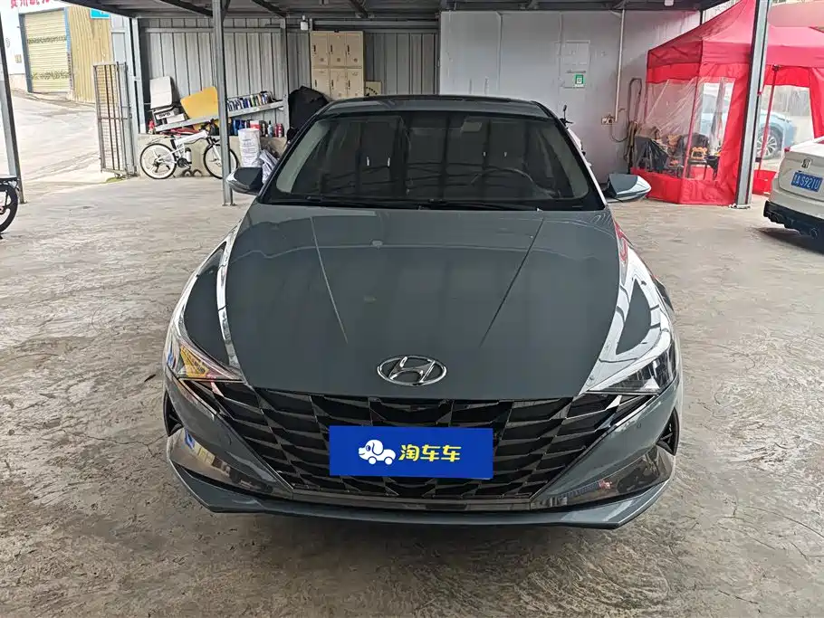 HYUNDAI ELANTRA