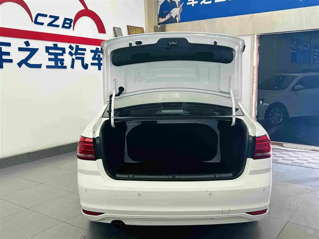 Volkswagen Lavida 2015 1.6L AT Comfort