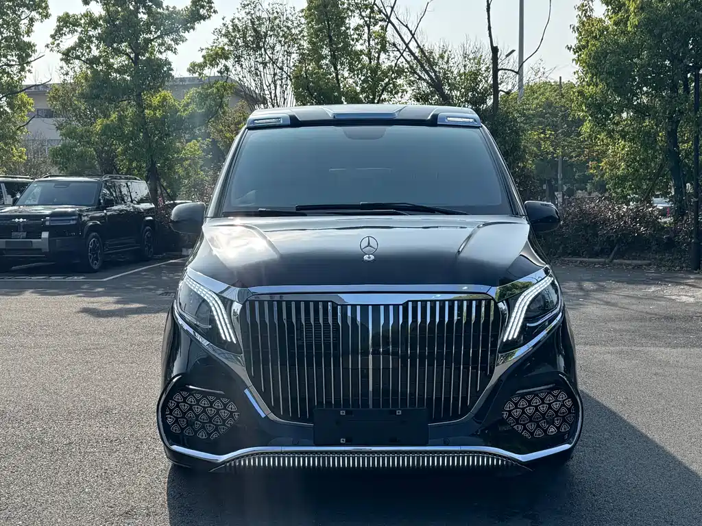 Mercedes-Benz Vito 2023 2.0T 7 мест