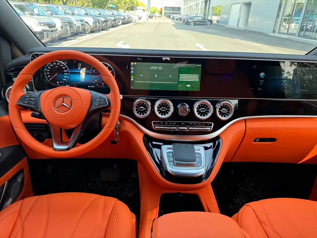 Mercedes-Benz Vito 2023 2.0T 7 мест