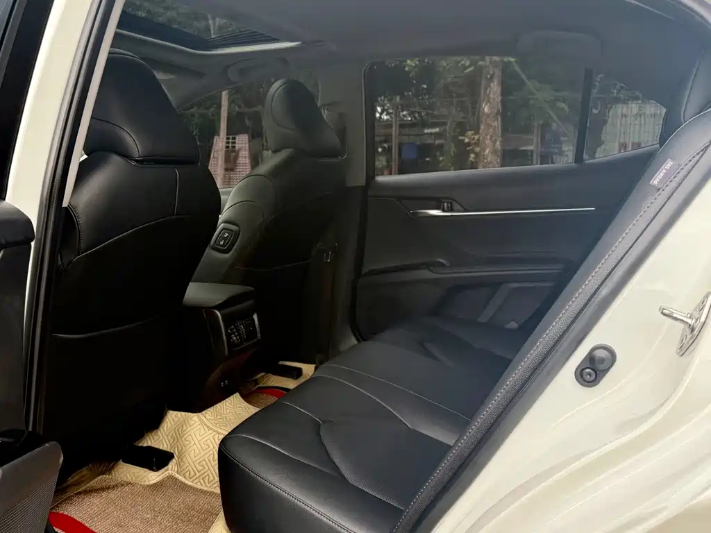 Toyota Camry — миниатюра 10