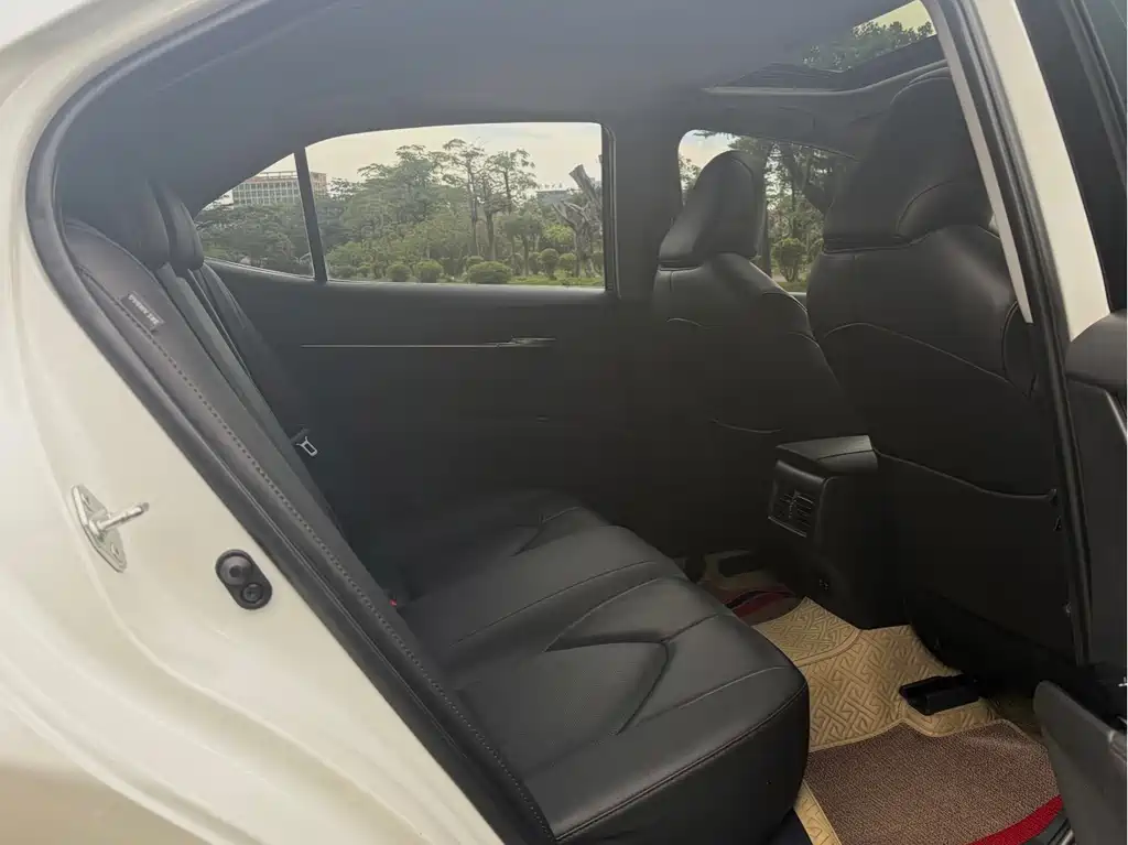 Toyota Camry — миниатюра 14