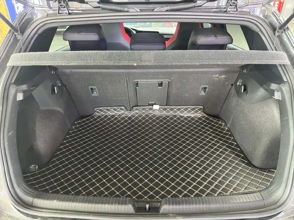 Volkswagen Golf GTI — миниатюра 12