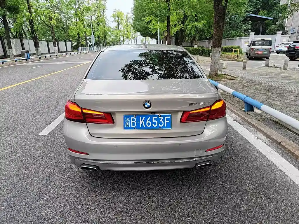 BMW 5 Series — миниатюра 8