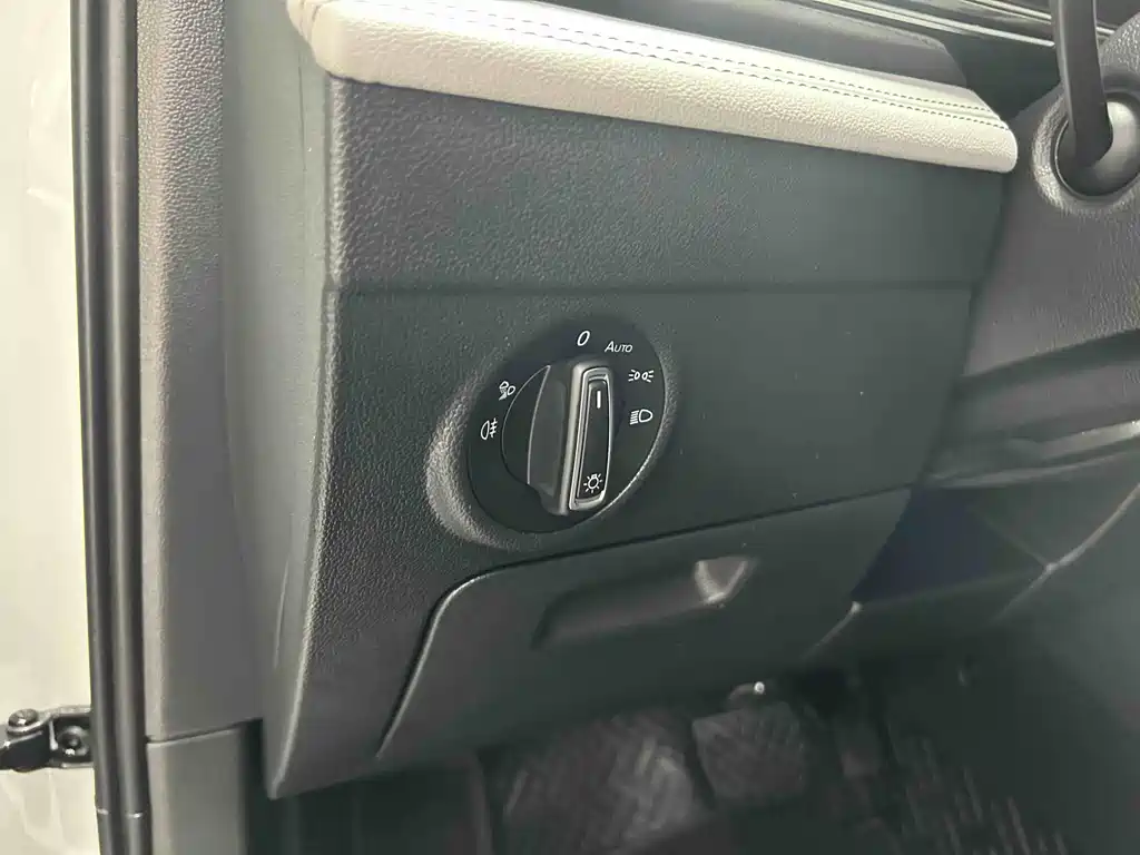 Volkswagen Tiguan L L 2023 330TSI AT Smart