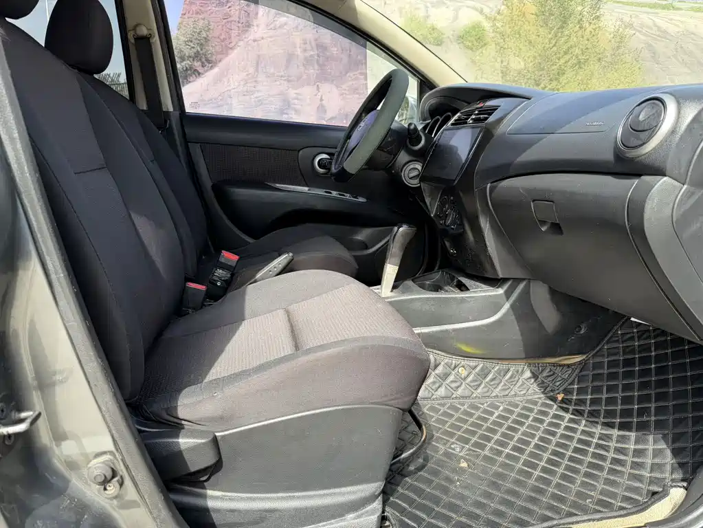 Nissan Livina — миниатюра 15