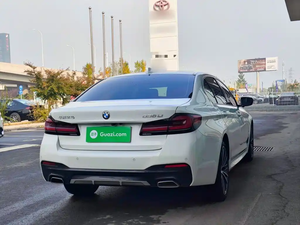 BMW 5 Series — миниатюра 7