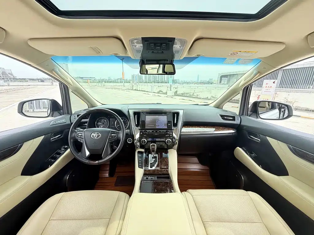 Toyota Alphard — миниатюра 9