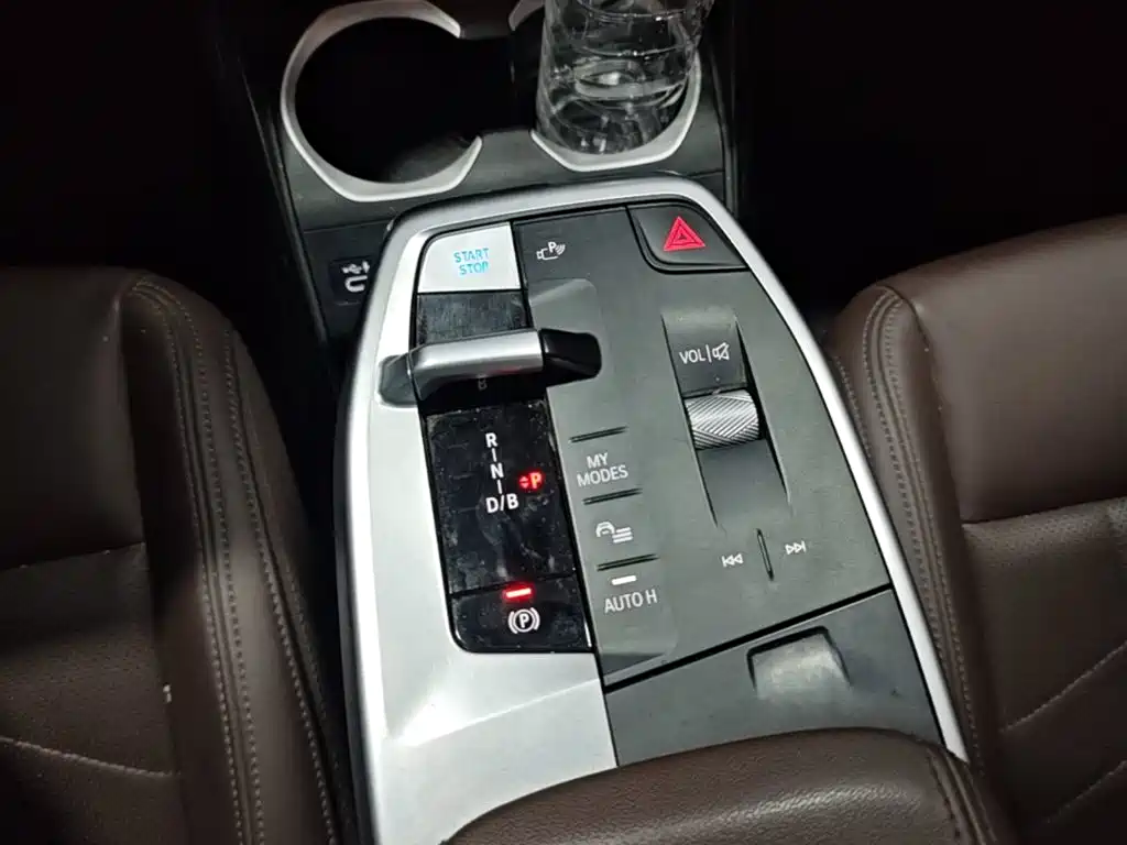 BMW iX1 — миниатюра 14