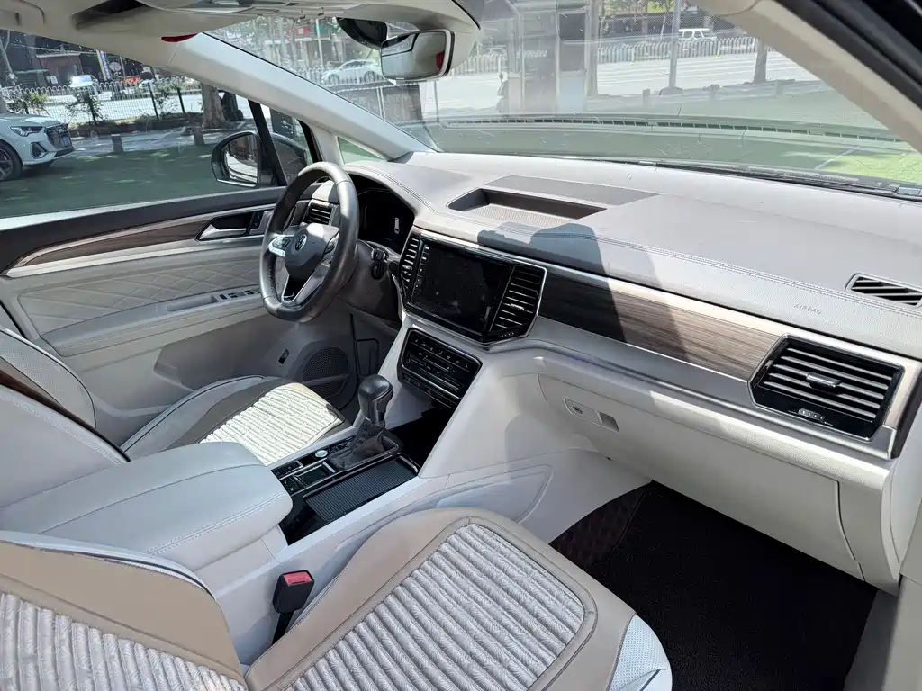 Volkswagen Viloran 2020 380TSI Luxury