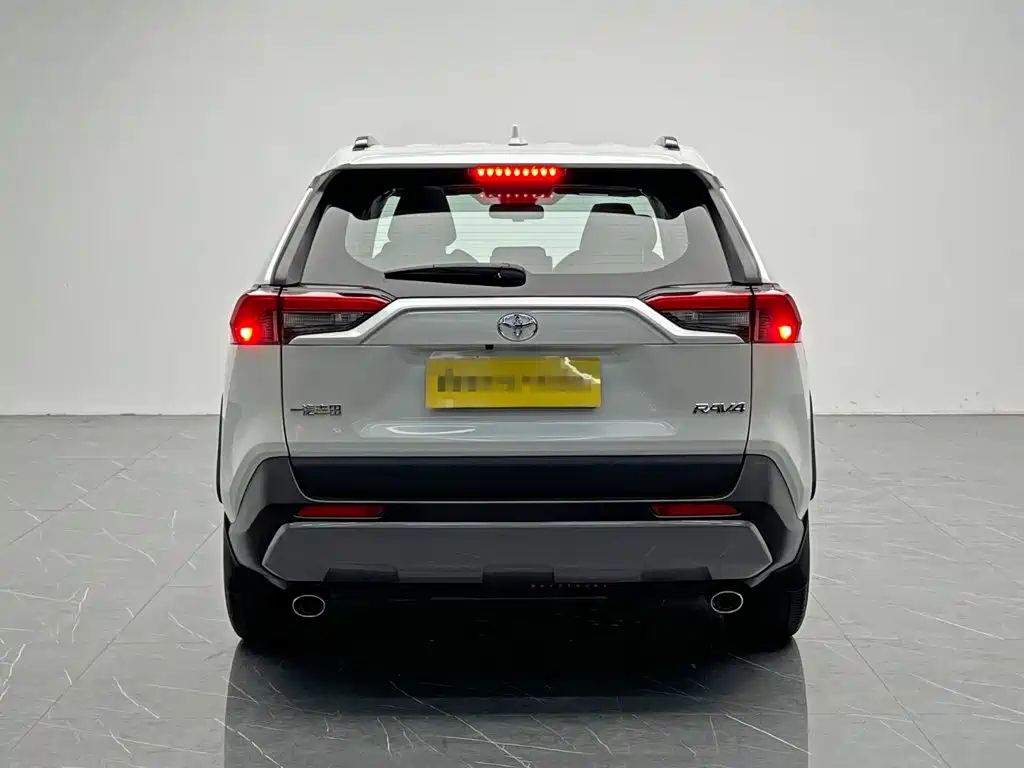 Toyota RAV4 — миниатюра 5