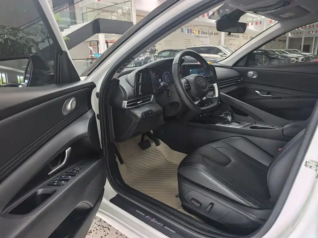 Hyundai Elantra — миниатюра 10