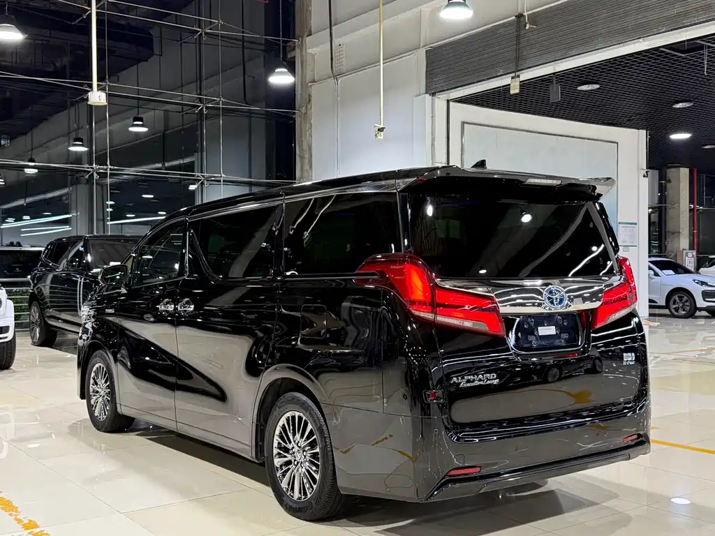 Toyota Alphard — миниатюра 25