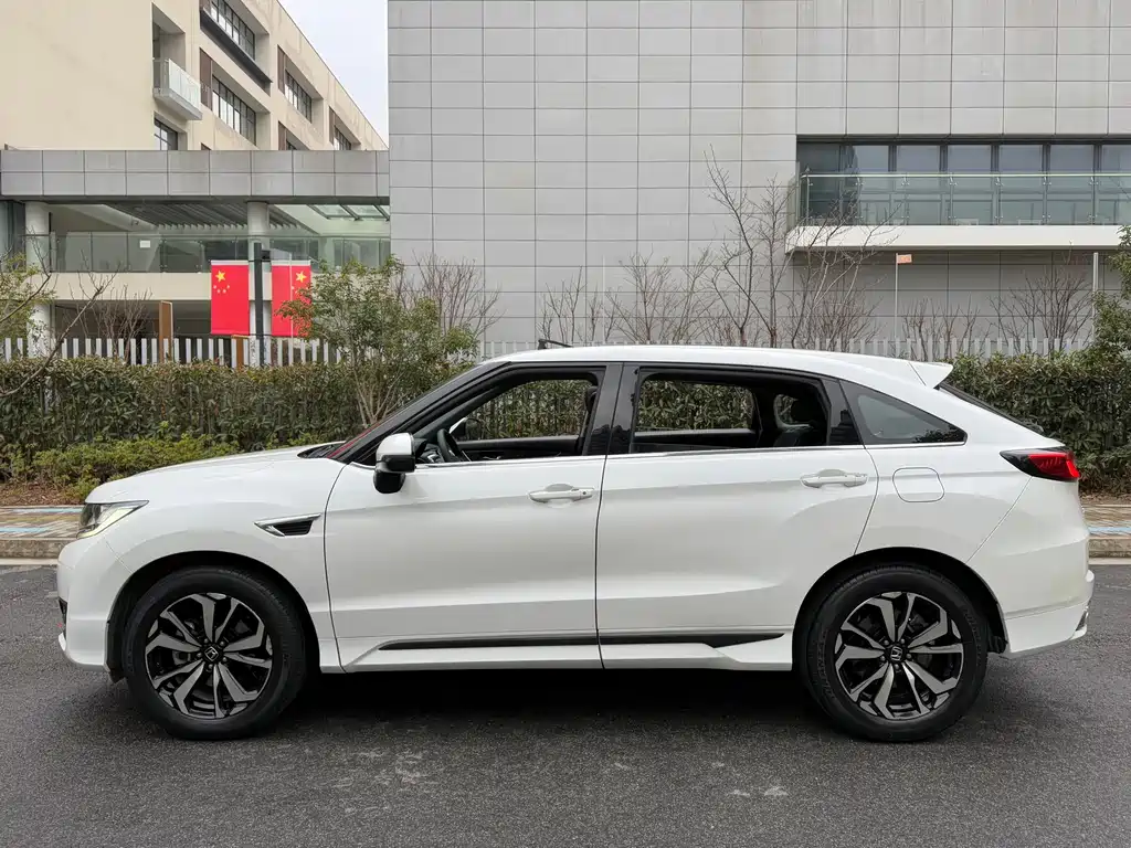 HONDA UR V