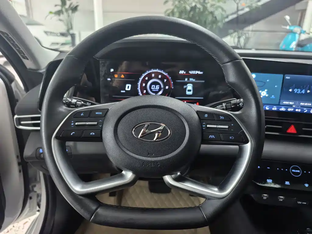 Hyundai Elantra — миниатюра 16
