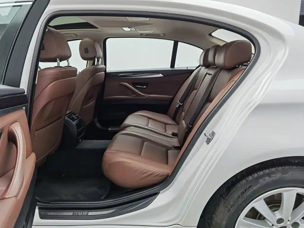 BMW 5 Series — миниатюра 15