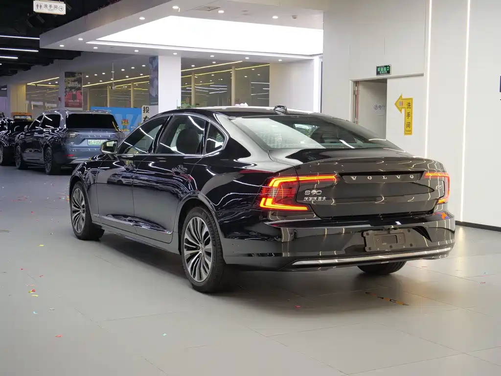 Volvo S90 2024 B5 Luxury
