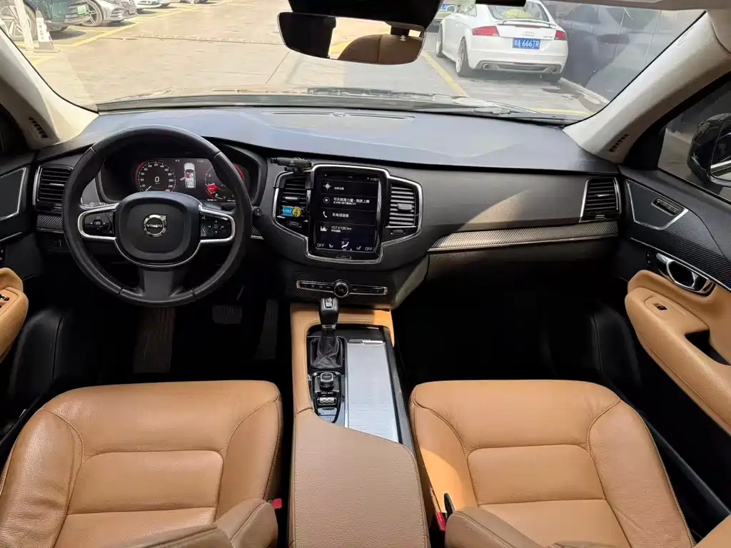 Volvo XC90 2015 T6 7 мест