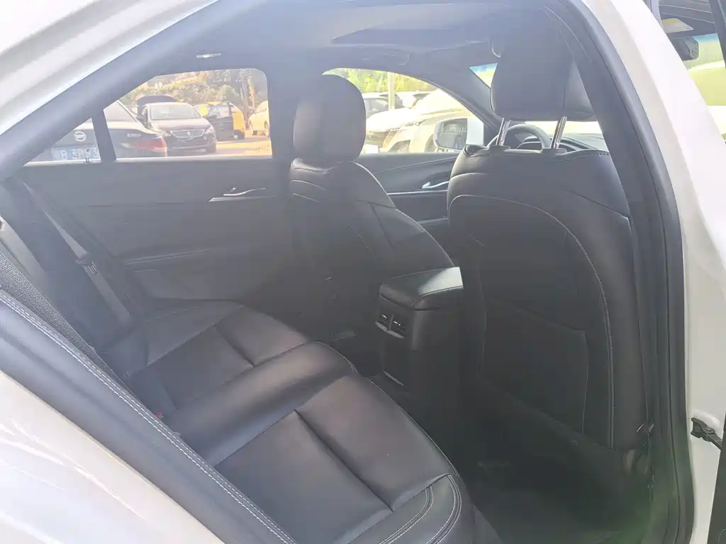 Cadillac CT4 — миниатюра 8